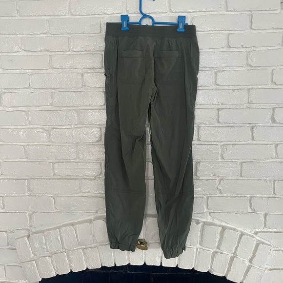 Women’s Athleta jogger pants - Picture 3 of 3